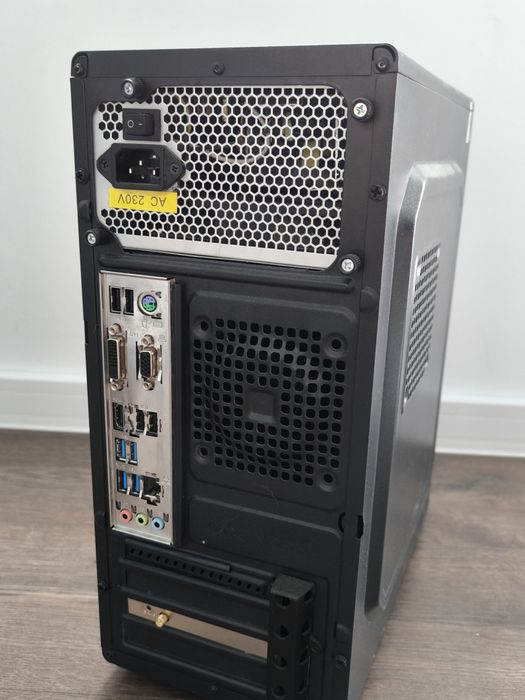 Компютър  AMD 3 2200G 3.50 GHz - 8 GB ram 2400 MHz DDR4, AM4, Wifi