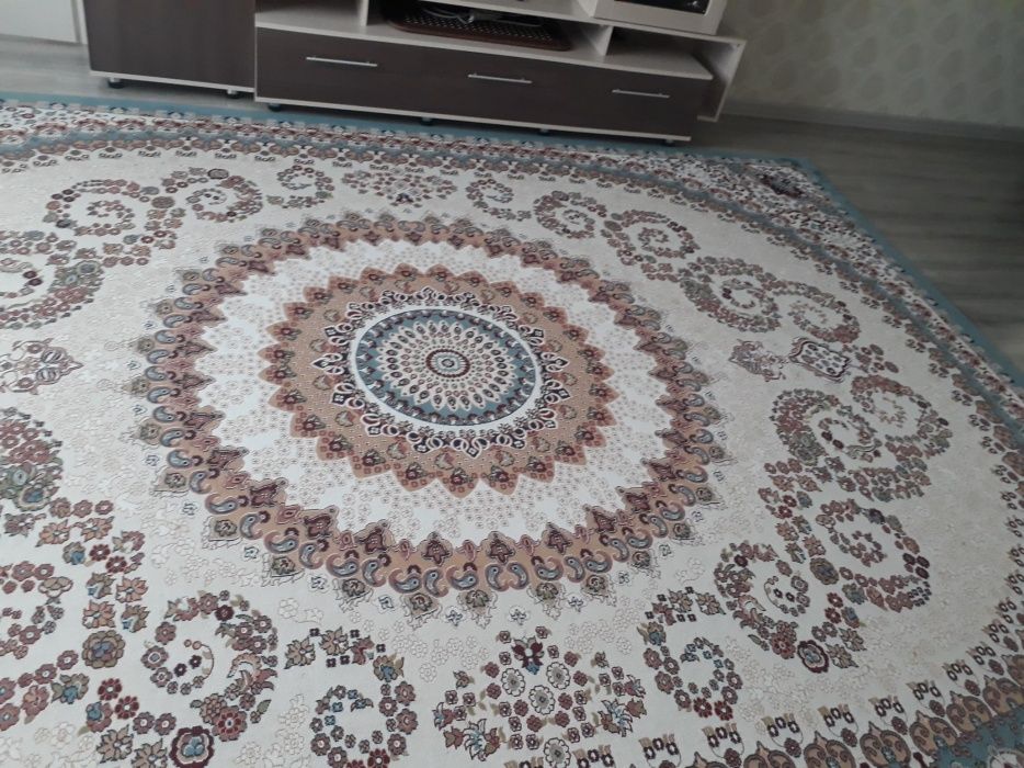 Продам ковер красивый