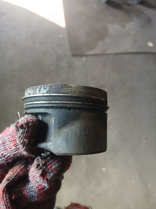 Поршень 3 штуки продам