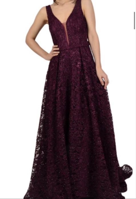 Бална рокля в тъмнолилав цвят