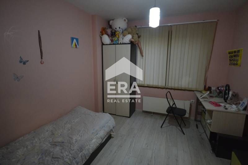 Продава се Тристаен апартамент в Хасково, Център - 100 кв.м за 1377 €/кв.м - Снимка #9