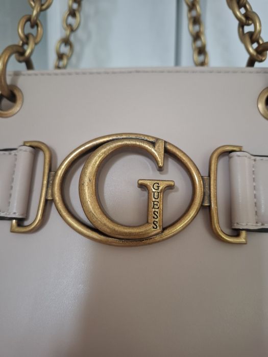 Оригинална дамска чанта Guess