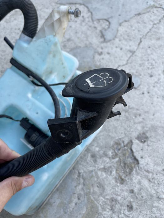 Бачок омывателя в сборе на BMW E60 БМВ Е60