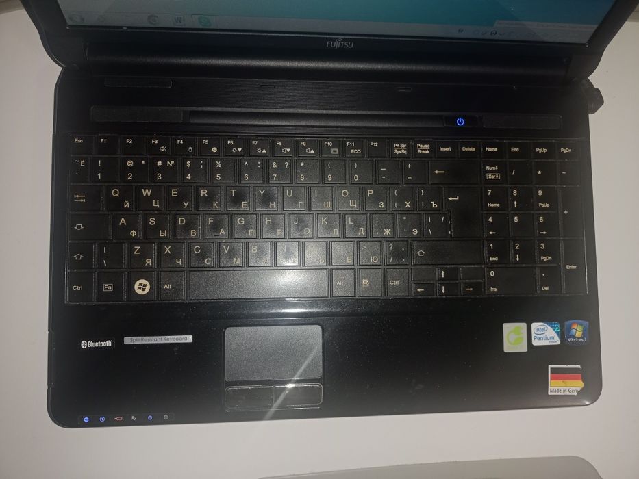 Ноутбук Fujitsu LifeBook AH530