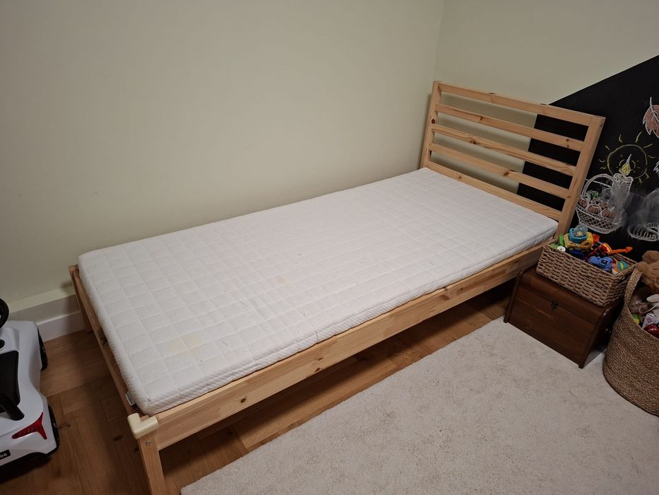 Cadru pat, somiera si saltea IKEA