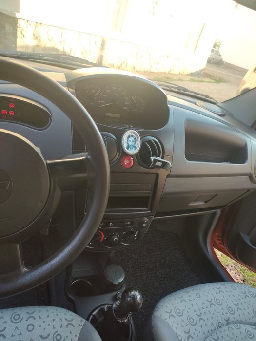 Vând Chevrolet Spark