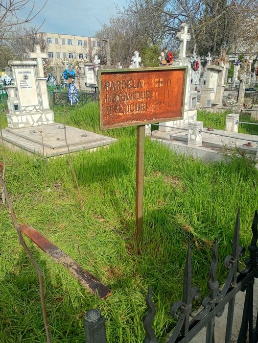Loc de veci lângă alee – zona Monumentul Eroilor – Eternitatea Galați