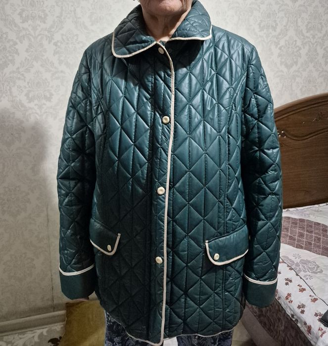 Продам куртку женскую