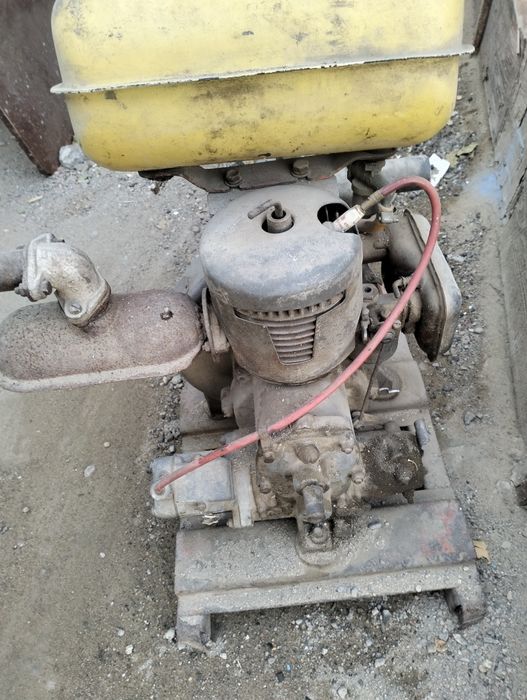 Бензиновый водяной насос