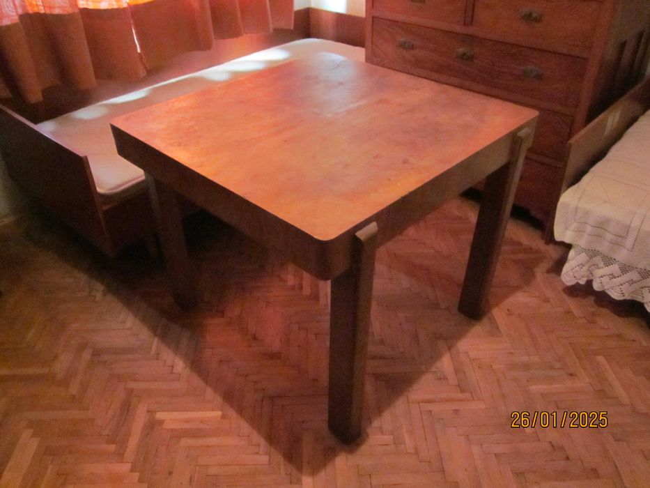 Масивна маса трапезна