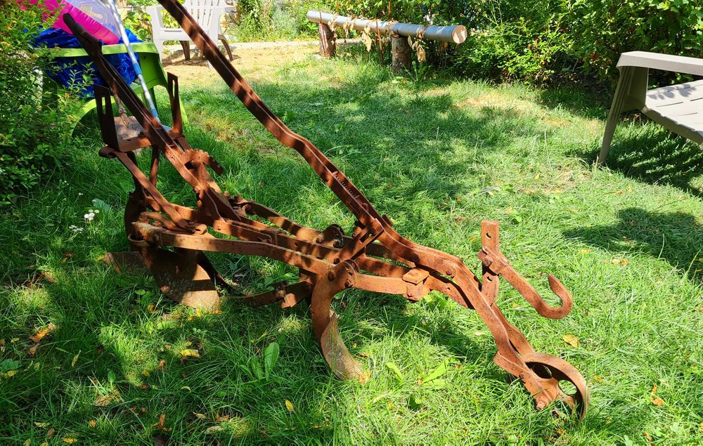 Декоративен градински плуг