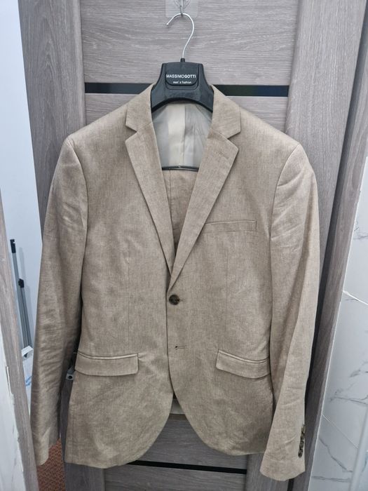 Продам костюм хороший