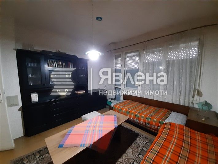 Дава се под наем Тристаен апартамент в Ямбол, Център - 80 кв.м за 255 € - Снимка #2