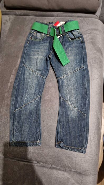 Дънки за момче със зелен колан