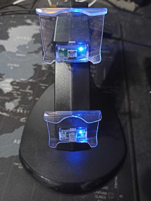 Стойка и зарядно за два джойстика PS4