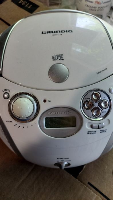 Radio CD Player GRUNDIG, functional