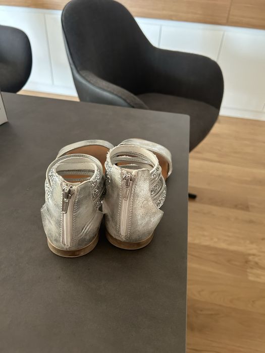 Сандали, сребристи