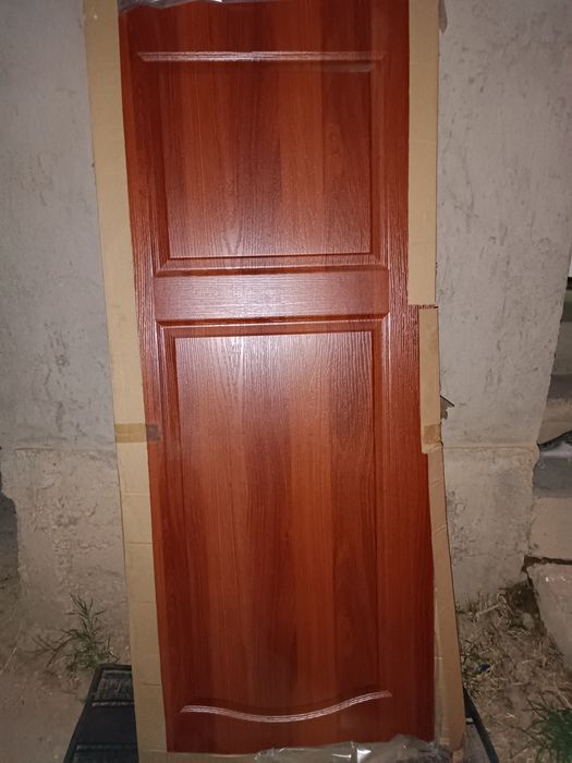 Деревянные двери для дома