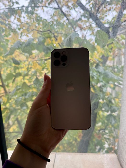 Telefon iphone 12 pro.