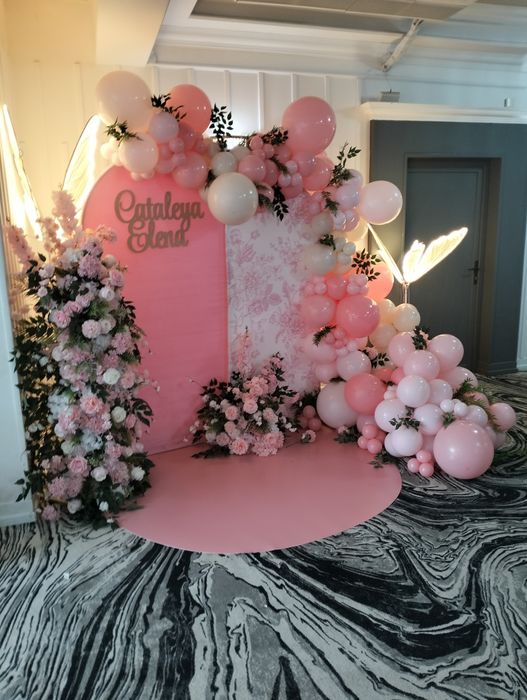 Arcade, aranjamente, decor tradiții, manechini și litere luminoase