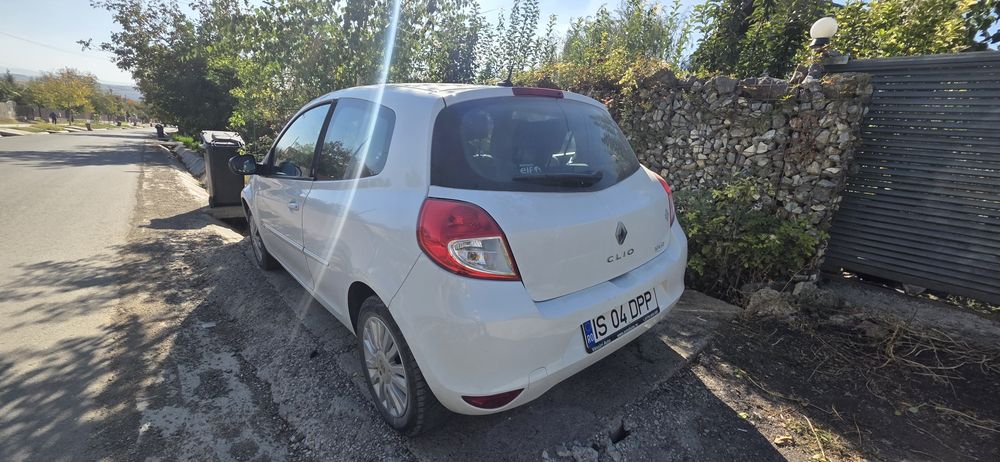 Renault clio an 2011