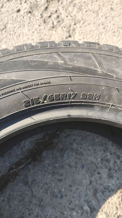 Vând anvelope 215/65/17