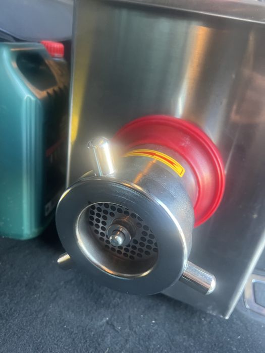 Професионална месомелачка