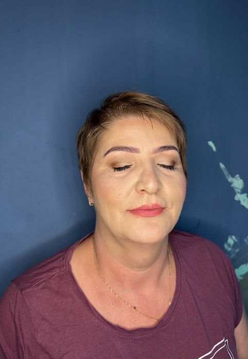 Ofer servicii de machiaj profesional în Rm.  Vâlcea