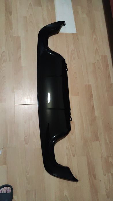 Difuzor bara spate prelungire lip compatibil BMW Seria 5 E60  E61  negru lucios montare plug and play