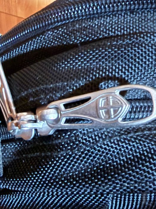 Geantă laptop Ellehammer 15.6” negru, design modern