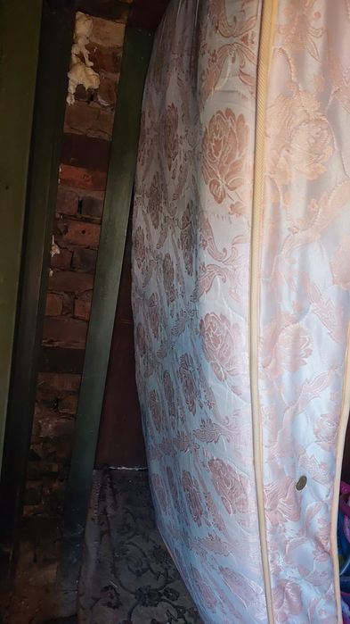 Матрас (практически новый)