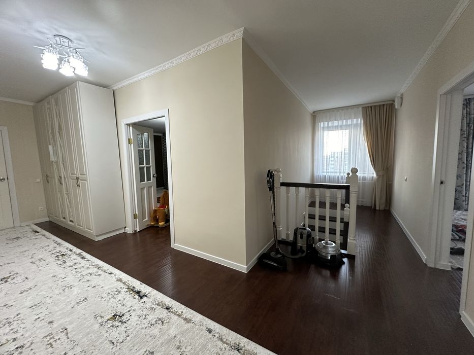 Продам 5 комнатную квартиру