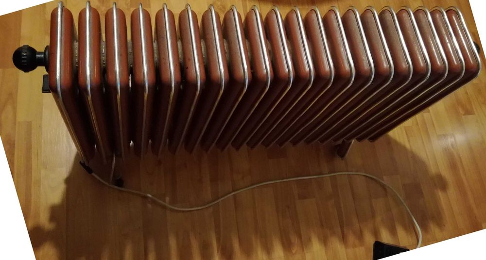 продавам радиатор СМЯДОВО - 2.5 киловата, от 1976 г в добро състояние