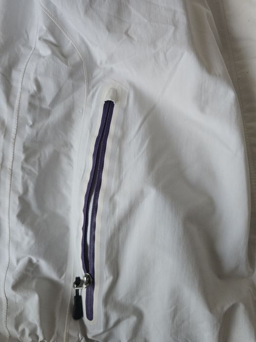 Geaca anti-ploaie L, anti-vant, Made in Islanda

noua cu etichet