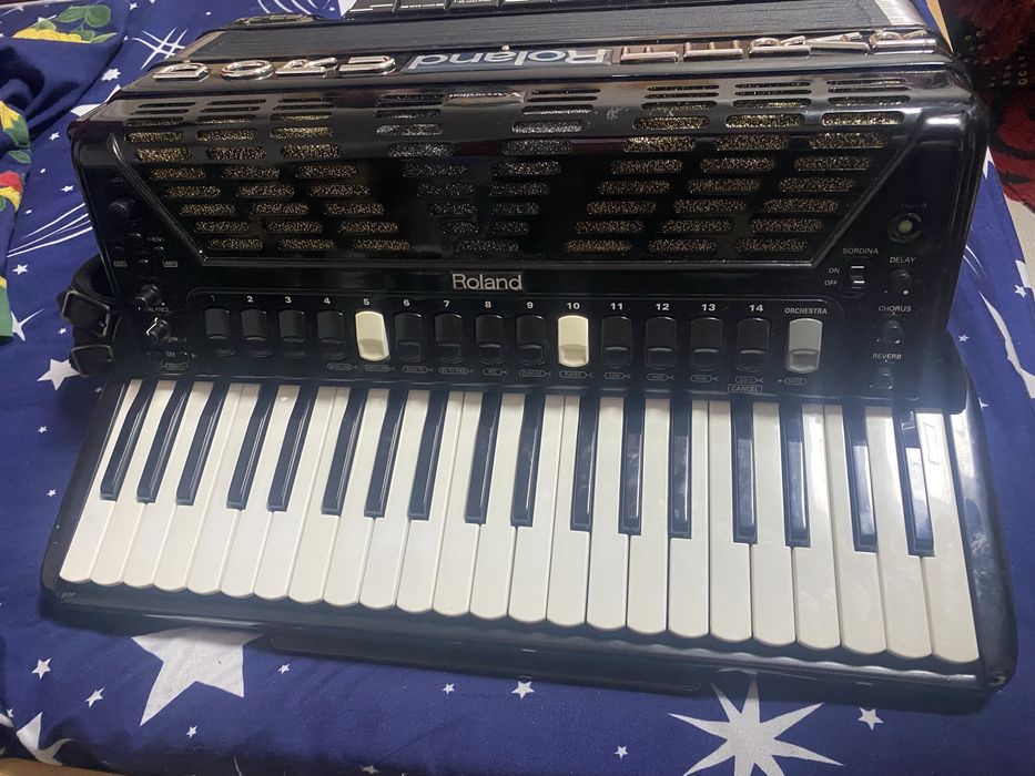 Vand sau schimb  Roland FR 7x