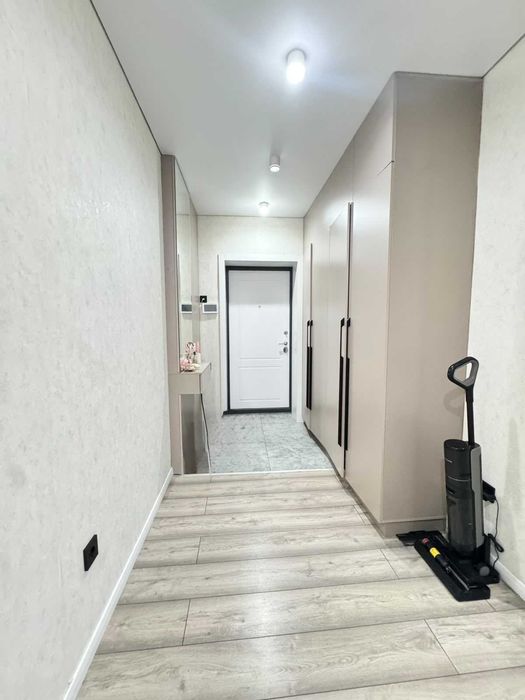 Продам евро 3-х ком., в Центре, район 8 школа
