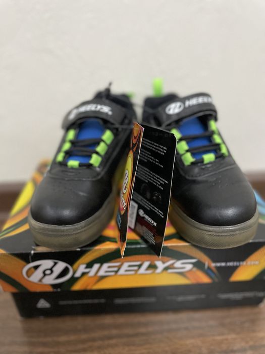 Кроссовки на роликах HEELYS