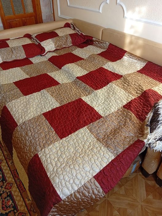 Покрывало шёлк+ 2 наволочки.