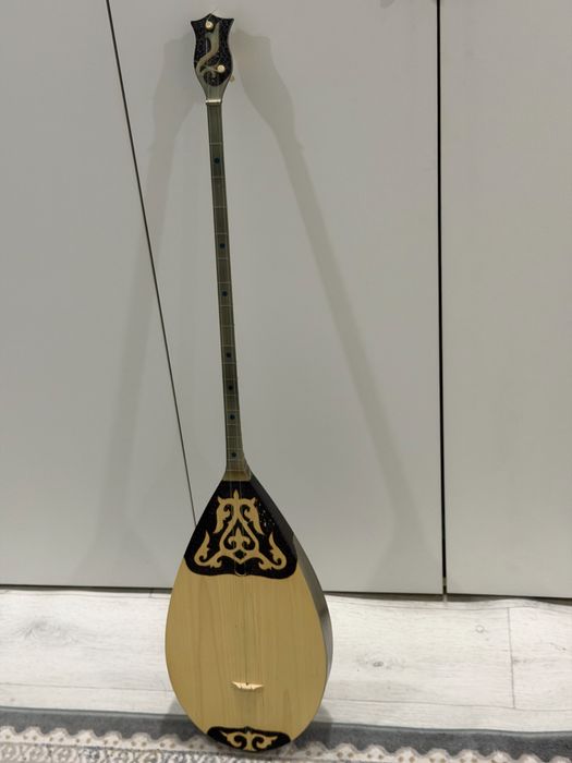 Домбра в хорошем состоянии