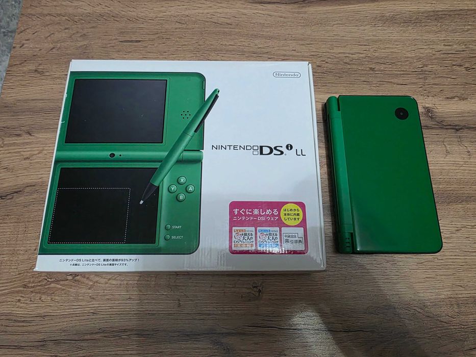 Продам новую Nintendo DSi LL Green