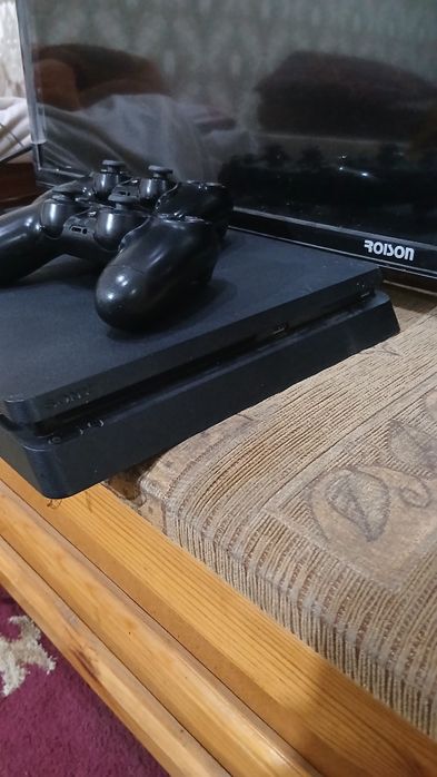 PlayStation 4 slim 500GB