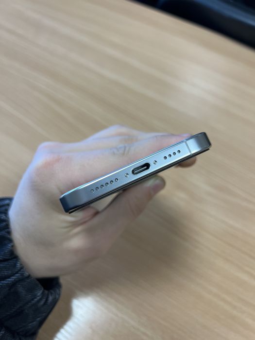 iPhone 16 Pro Max 256GB 28 цикъла Гаранционен