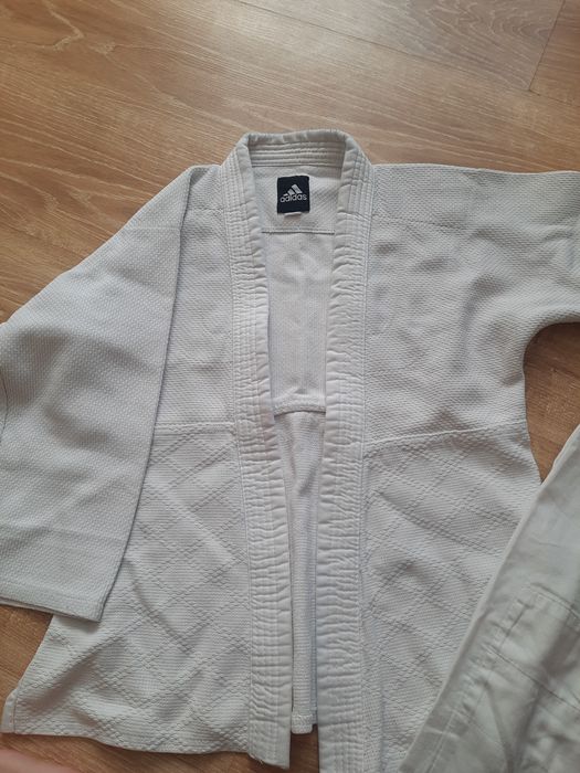 Продам кимоно 140см