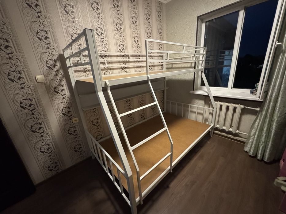 Двухъярусная кровать. Двухместный кровать. Ikki etajli kravat.