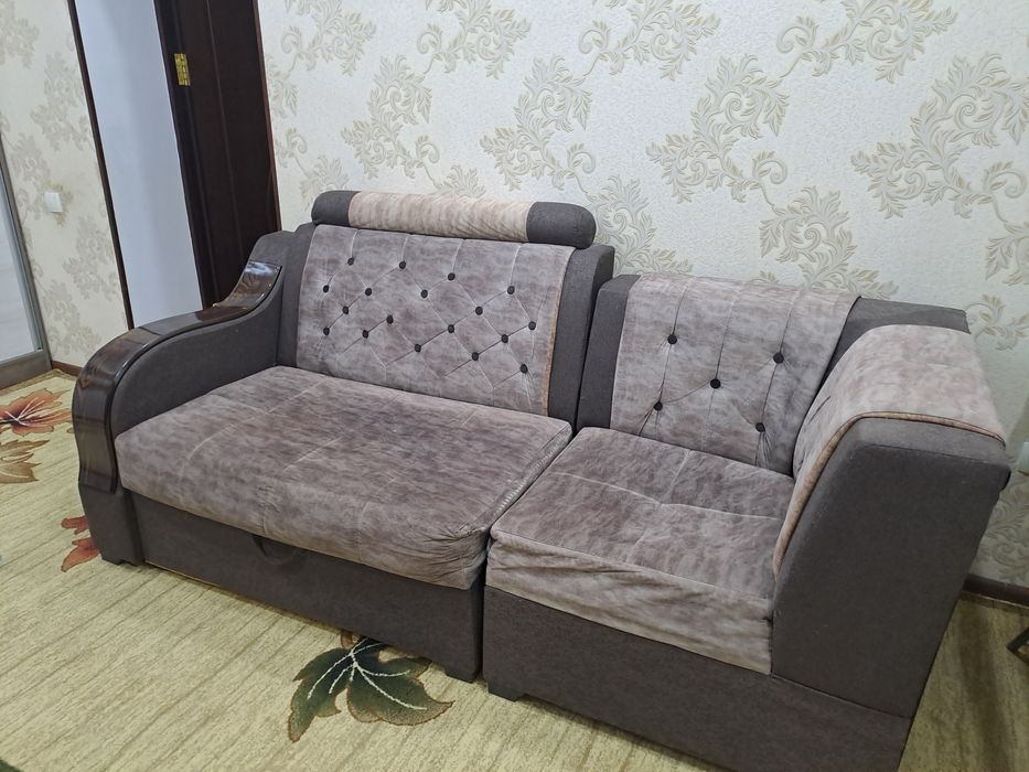 Yaxshi holatdagi divan sotiladi