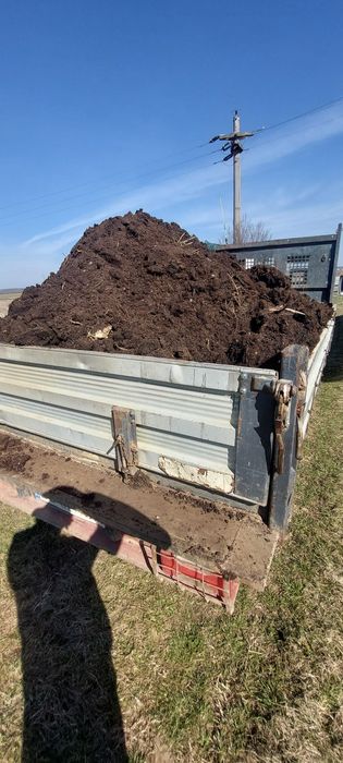 Gunoi de grajd , nisip , pământ