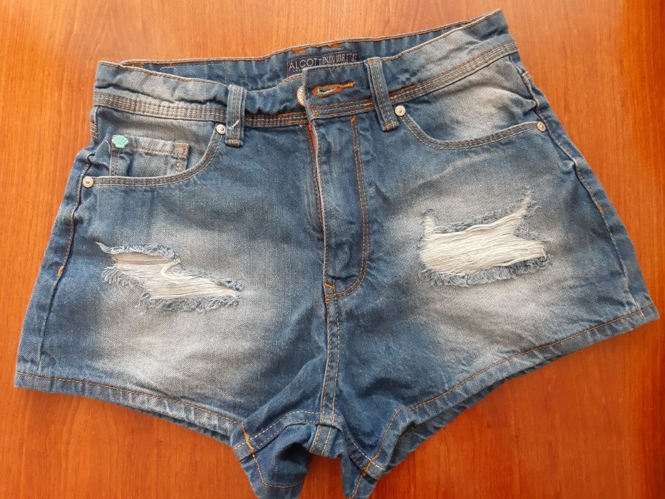 Продавам дънкови къси гащи