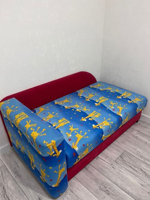 Продам дескую кравать диван