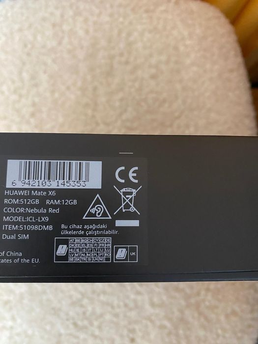 Huawei Mate X6 Nebula Red