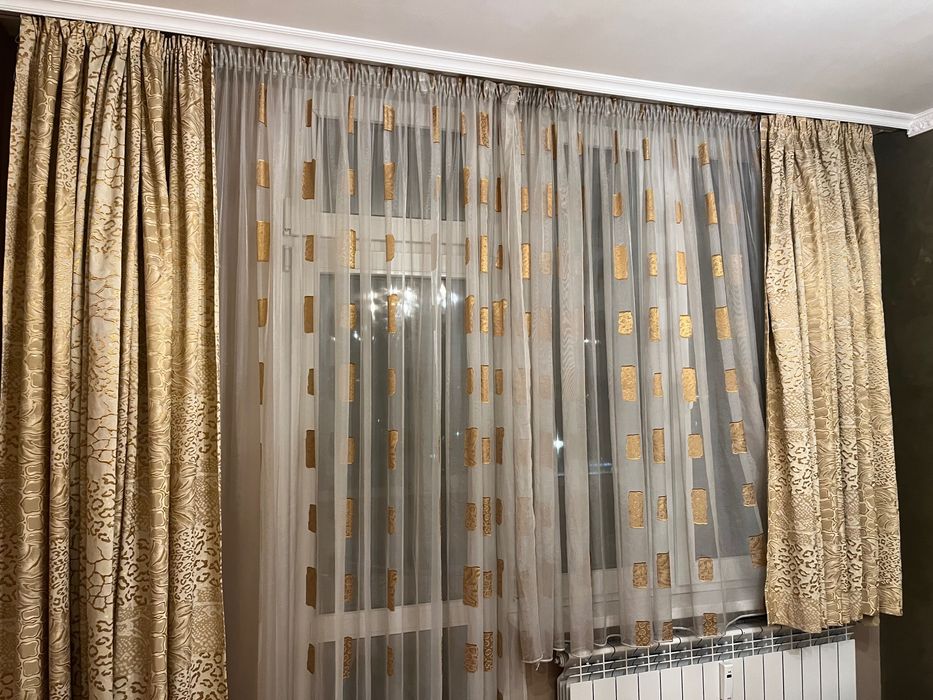 Килим - зелен цвят , 1.70 на 1.20 - 90  лв..Спален комплект - 300 евро